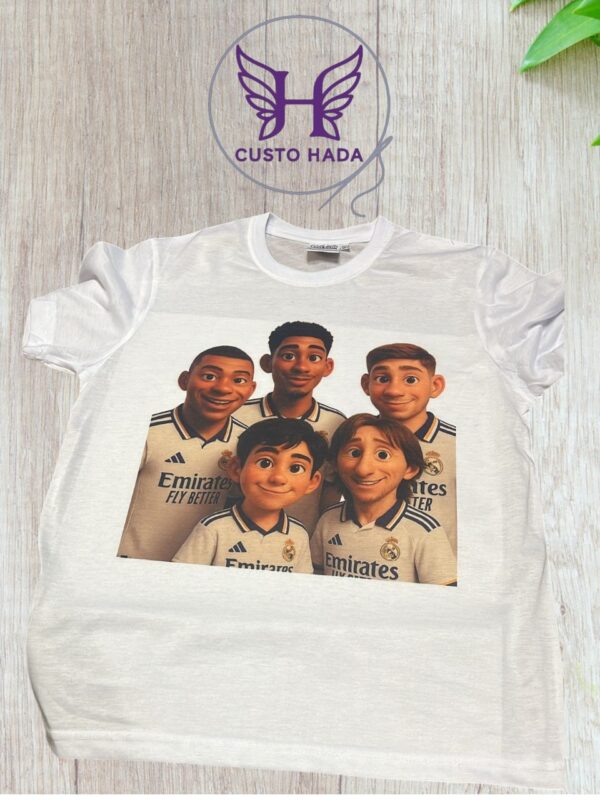 Camiseta personalizada para cumpleaños estilo fútbol con caricatura infantil
