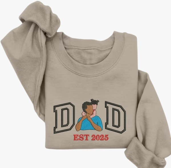 SUDADERA BORDADA PERSONALIZADA “DAD – EST. 2025”